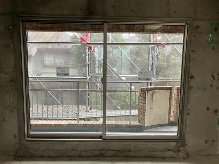 相川スリーエフ 新宿店の目黒区のRC住宅の窓リフォーム　カバー工法でなく、外して付ける工法です。2026年も補助金でます。の施工後の写真2