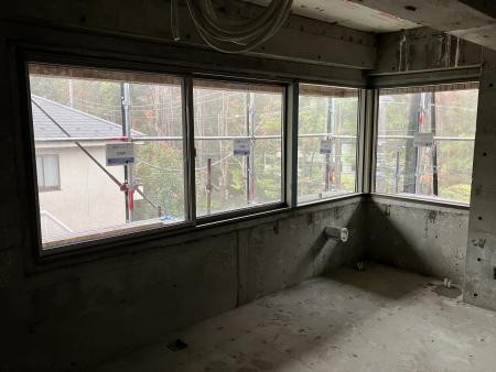 相川スリーエフ 新宿店の目黒区のRC住宅の窓リフォーム　カバー工法でなく、外して付ける工法です。2026年も補助金でます。の施工後の写真3