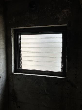 相川スリーエフ 新宿店の目黒区のRC住宅の窓リフォーム　カバー工法でなく、外して付ける工法です。2026年も補助金でます。の施工前の写真1